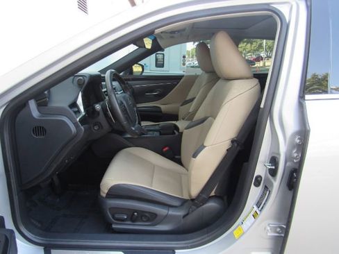 Used 2020 Lexus ES 350 w/ Premium Package image 17