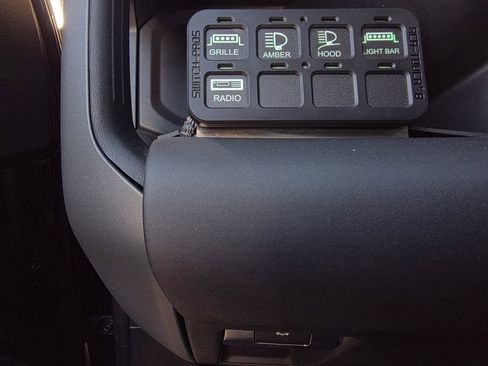 Used 2024 Land Rover Defender 130 X-Dynamic SE image 13