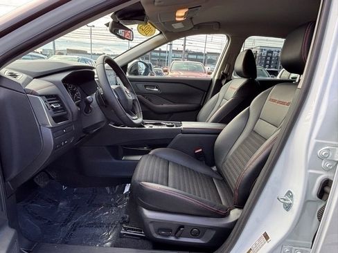 Used 2025 Nissan Rogue SV w/ Rock Creek Premium Package image 10