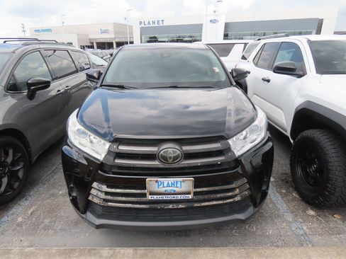 Used 2019 Toyota Highlander LE FWD image 5