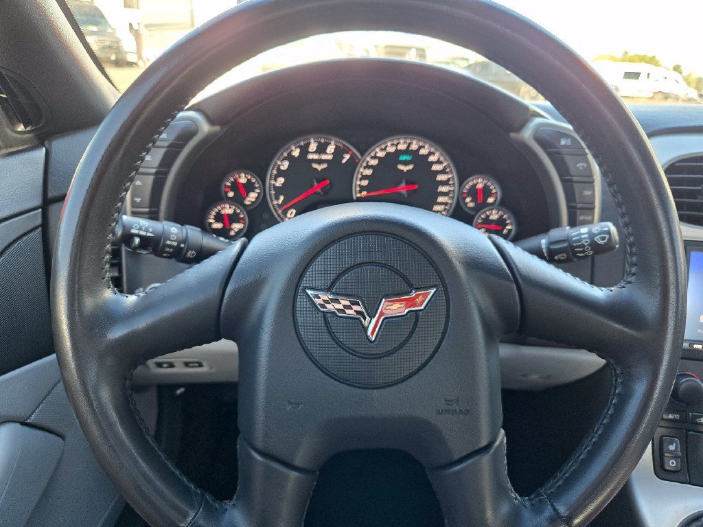 Used 2005 Chevrolet Corvette Coupe w/ Preferred Equipment Group RWD image 21