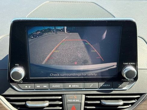 Used 2024 Nissan Altima 2.5 SV FWD image 13