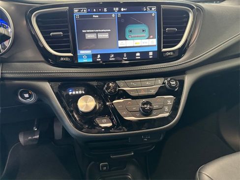 New 2026 Chrysler Pacifica Select image 5