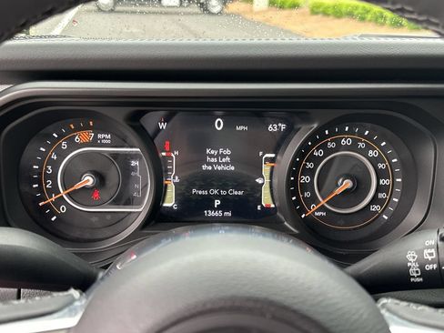Used 2026 Jeep Wrangler Unlimited Sahara AWD/4WD image 13
