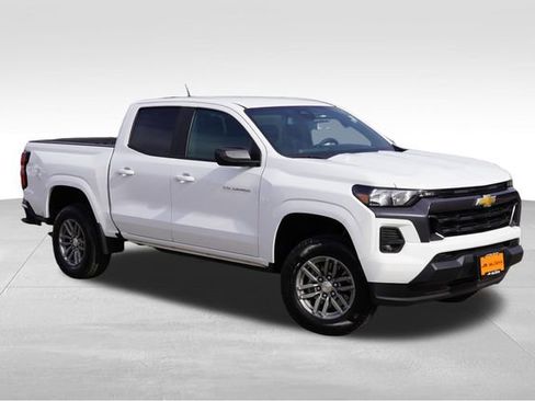 Used 2024 Chevrolet Colorado LT w/ LT Convenience Package II RWD image 1