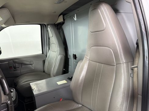 Used 2017 Chevrolet Express 3500 Extended RWD image 12