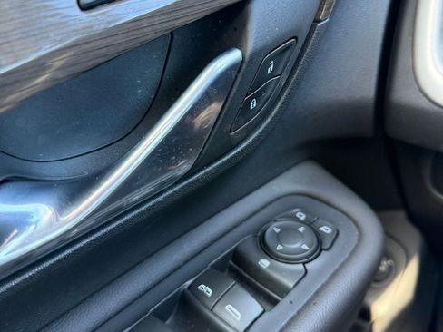 Used 2023 GMC Terrain Denali image 19