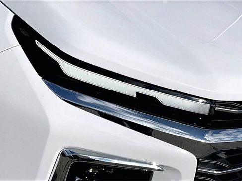 Used 2025 Chevrolet Traverse LT image 33