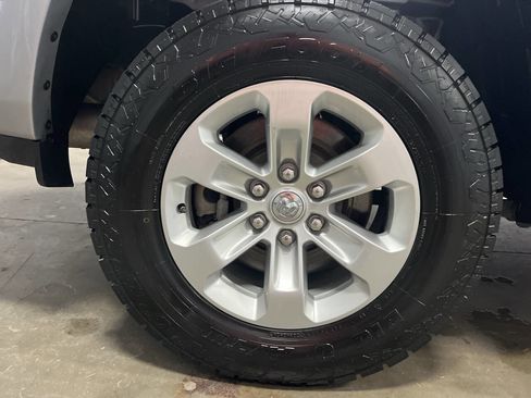 Used 2019 RAM 1500 Laramie AWD/4WD image 7