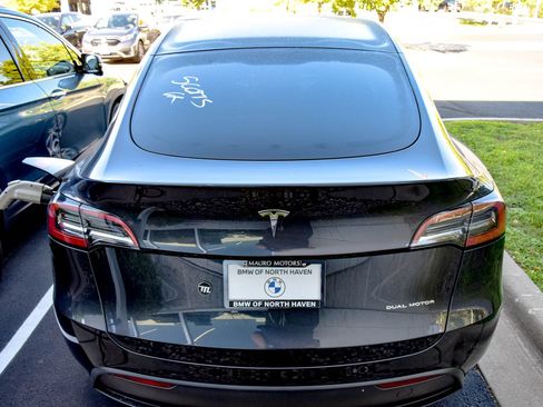 Used 2024 Tesla Model Y Long Range AWD/4WD image 16