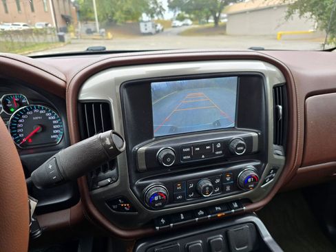Used 2015 Chevrolet Silverado 1500 High Country w/ High Country Premium Package image 44