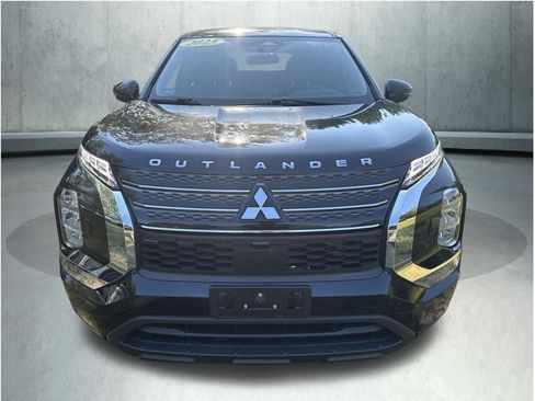 Used 2023 Mitsubishi Outlander ES AWD/4WD image 5