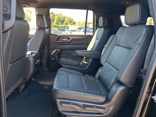 Used 2025 GMC Yukon XL Denali AWD/4WD image 16