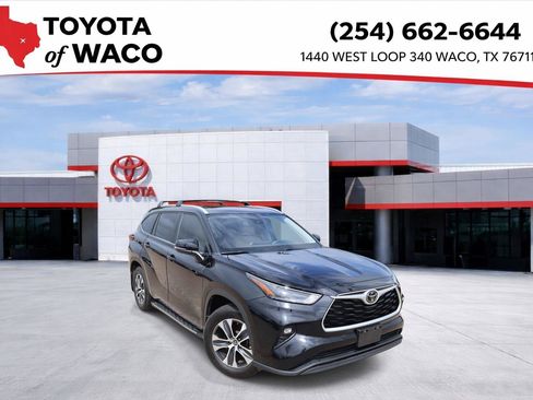 Used 2023 Toyota Highlander XLE FWD image 1