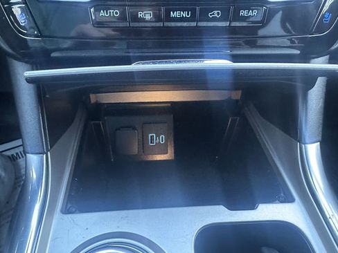 Used 2022 Ford Explorer Platinum w/ Equipment Group 601A AWD/4WD image 21