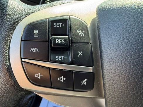 Used 2021 Ford Explorer XLT w/ Equipment Group 202A image 21