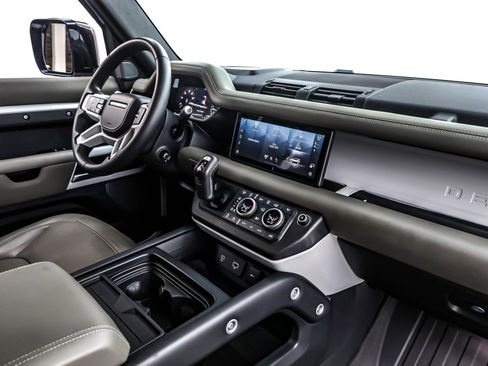 Used 2020 Land Rover Defender 110 HSE image 16