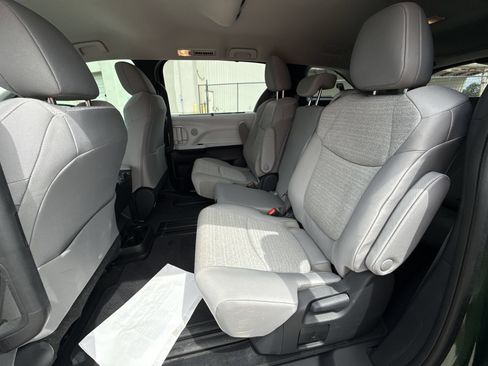 Certified 2025 Toyota Sienna LE FWD image 24