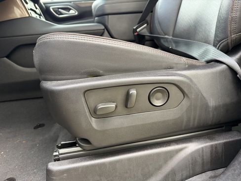 Used 2023 Chevrolet Suburban High Country image 14