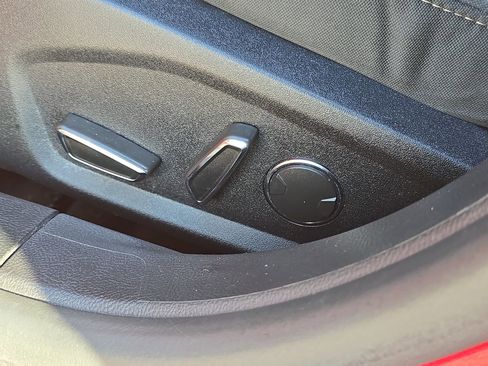 Used 2020 Ford Fusion SE image 12