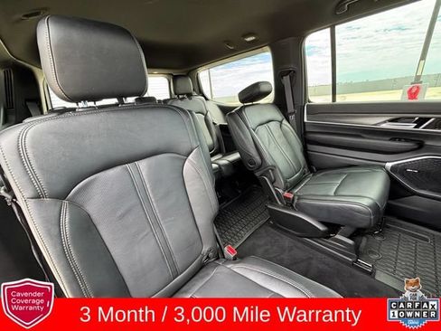 Used 2023 Jeep Wagoneer Series II w/ Flexible Seating Group AWD/4WD image 17