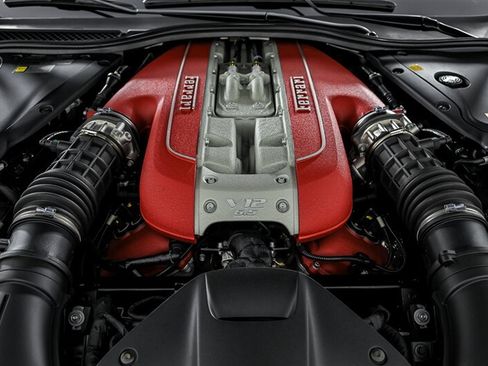 Used 2018 Ferrari 812 Superfast RWD image 12