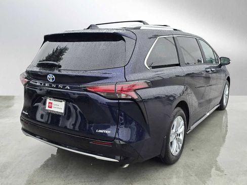 Certified 2025 Toyota Sienna Limited image 5