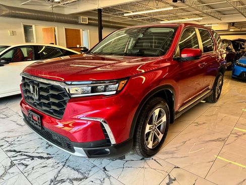 Used 2025 Honda Pilot EX-L image 3