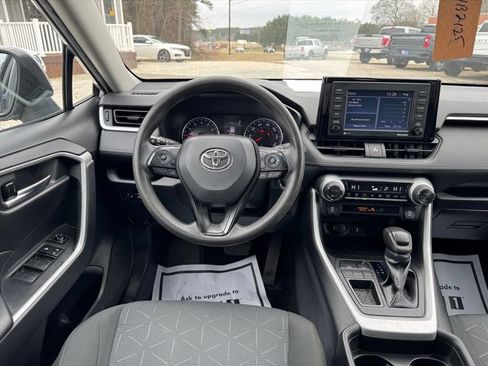 Used 2021 Toyota RAV4 XLE image 12