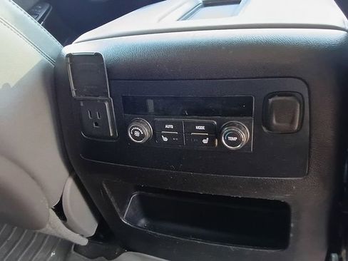 Used 2015 Chevrolet Suburban LT w/ Luxury Package AWD/4WD image 16