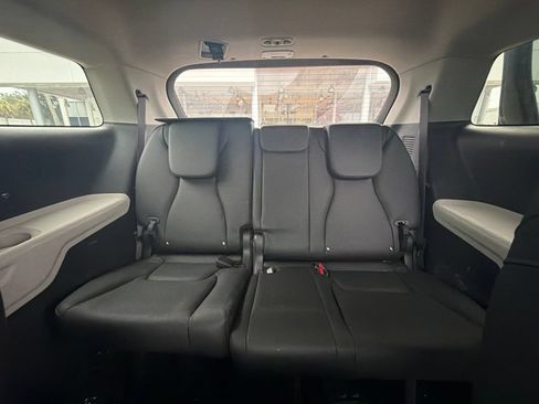 Certified 2023 Kia Carnival LX FWD image 5