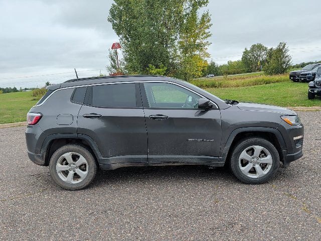 Used 2018 Jeep Compass Latitude w/ Cold Weather Group AWD/4WD image 14