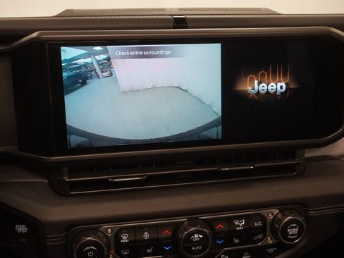 Certified 2025 Jeep Wrangler Unlimited Sahara w/ Safety Group AWD/4WD image 25