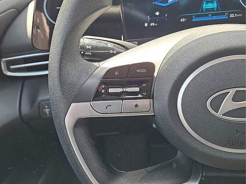 Used 2024 Hyundai Elantra SEL image 17