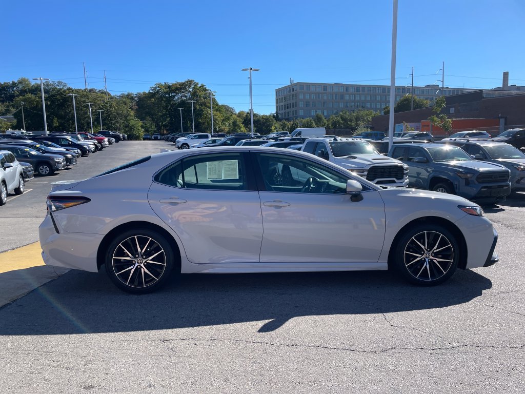 Used 2024 Toyota Camry SE w/ Cold Weather Package FWD image 6