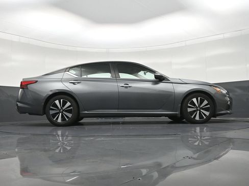 Used 2022 Nissan Altima 2.5 SV w/ SV Premium Package FWD image 28