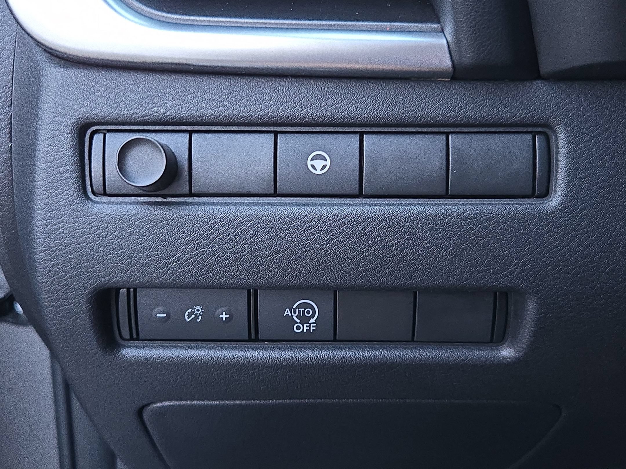 Used 2023 Nissan Rogue SV FWD image 25