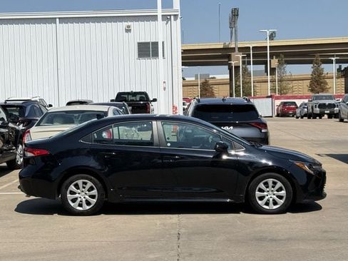 Used 2025 Toyota Corolla LE FWD image 3