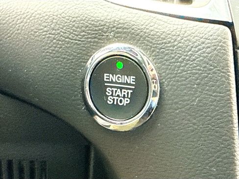 Used 2020 Ford Edge Titanium w/ Equipment Group 301A image 9