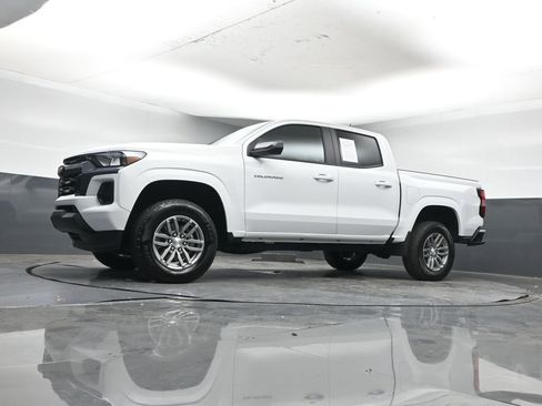 Used 2024 Chevrolet Colorado LT image 32