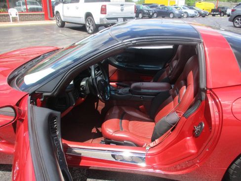 Used 1997 Chevrolet Corvette Coupe w/ Memory Pkg RWD image 10