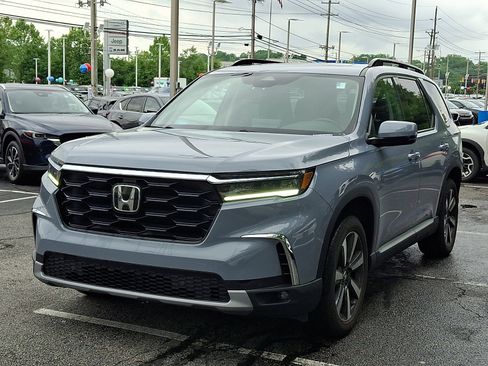 Used 2024 Honda Pilot Touring image 2