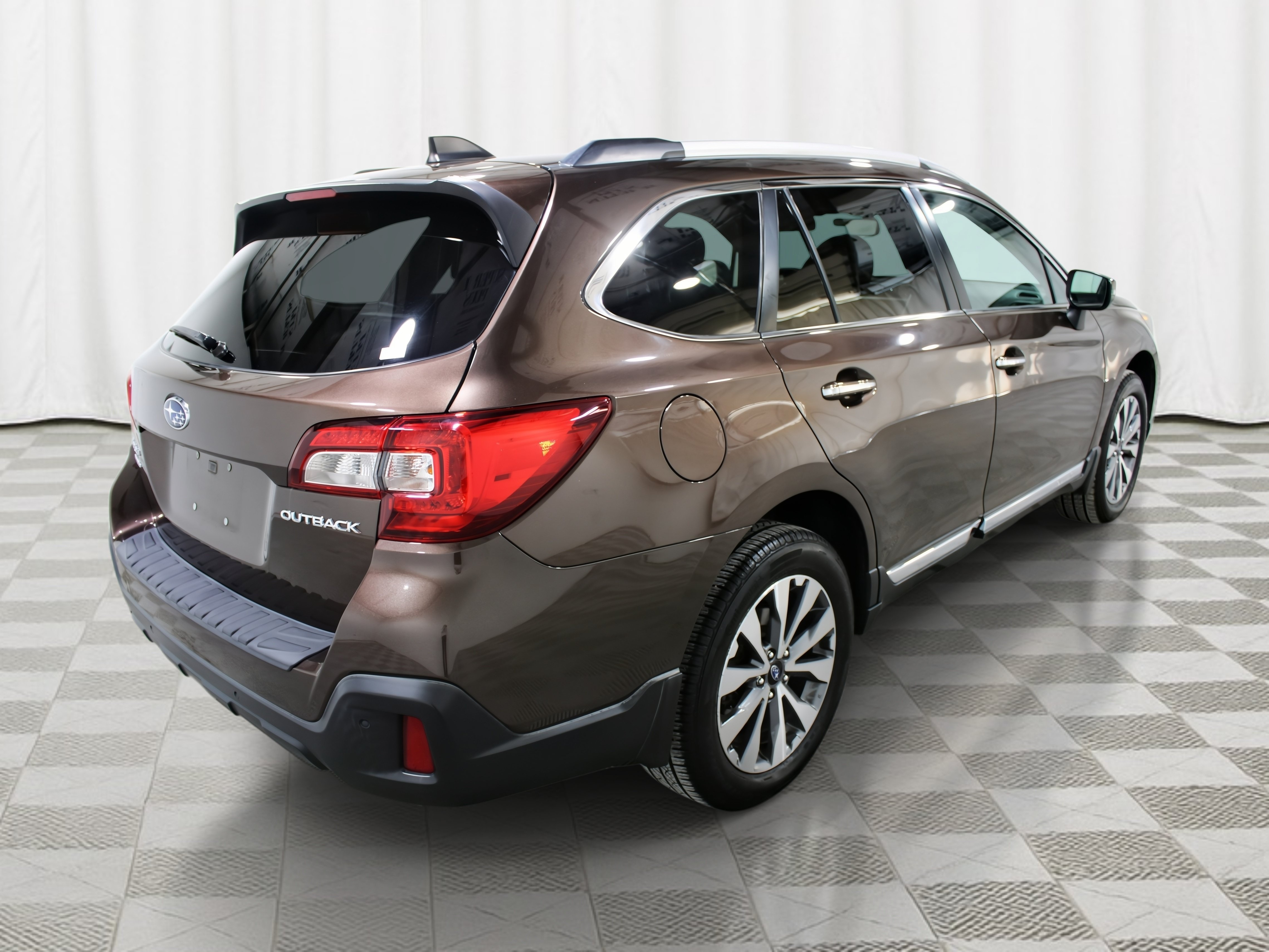 Used 2019 Subaru Outback 2.5i Touring AWD/4WD image 3