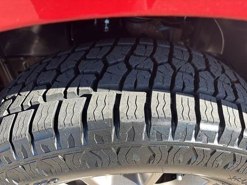 Used 2015 Nissan Frontier SL w/ Moonroof Package image 10