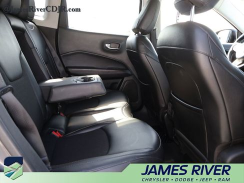 Used 2019 Jeep Compass Latitude w/ Cold Weather Group AWD/4WD image 15