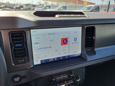 Used 2024 Ford Bronco Black Diamond image 12