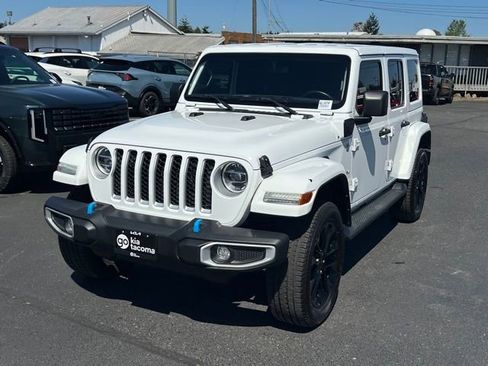 Used 2022 Jeep Wrangler Unlimited Sahara w/ Cold Weather Group AWD/4WD image 3