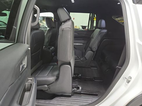 Used 2025 Chevrolet Traverse LT AWD/4WD image 22