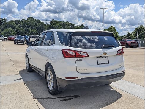 Used 2020 Chevrolet Equinox LS w/ LPO, Cargo Package AWD/4WD image 8