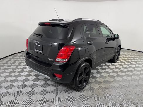 Used 2018 Chevrolet Trax Premier w/ Midnight Edition AWD/4WD image 5